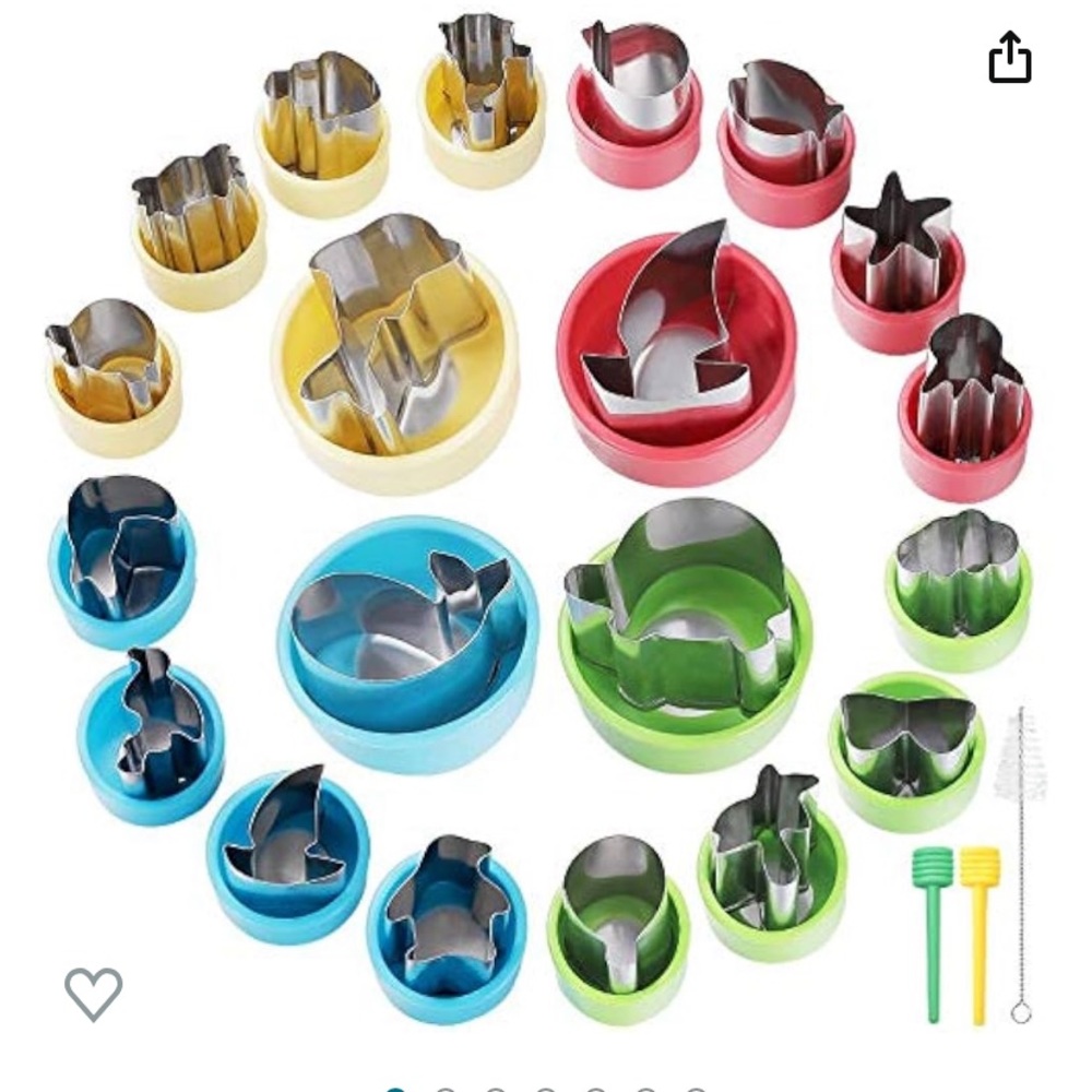 385.nwt cookie cut/fruit cut set
